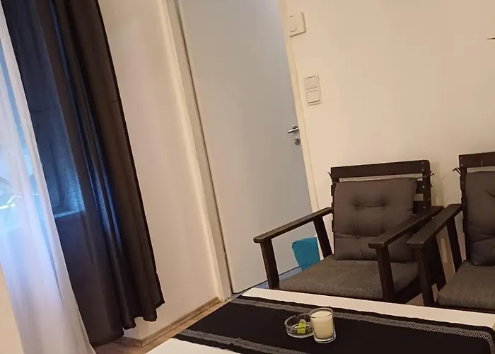 Vis A Vis Schoenbrunn With Private Parking Apartment